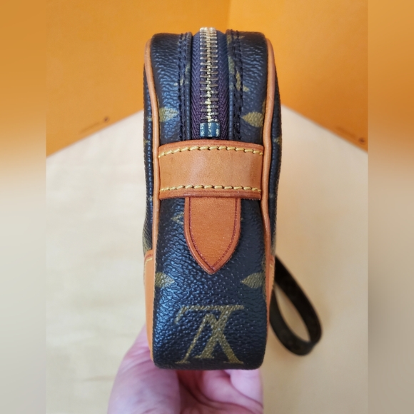 Louis Vuitton Marly Bandoliere Clutch - Picture 8 of 16